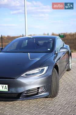 Лифтбек Tesla Model S 2018 в Киеве