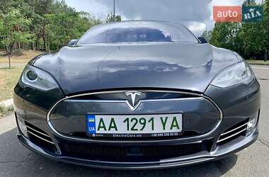 Ліфтбек Tesla Model S 2016 в Києві