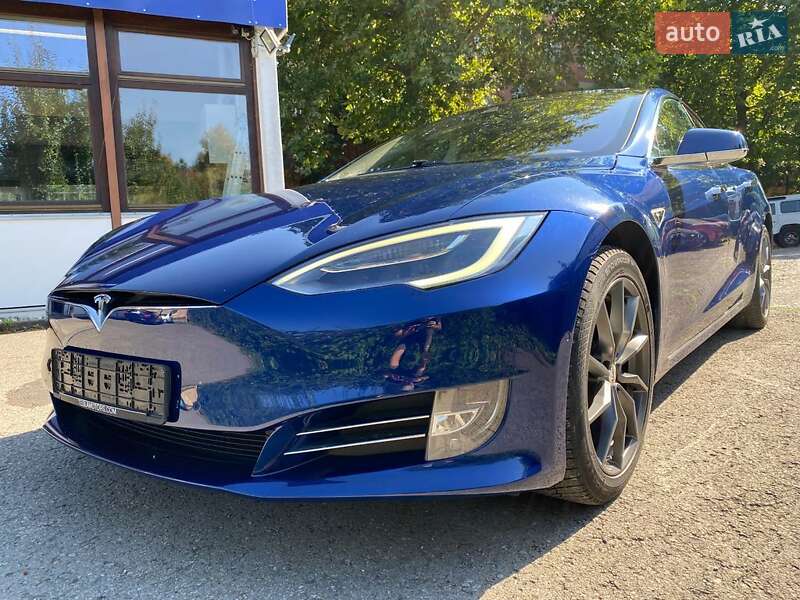 Лифтбек Tesla Model S 2017 в Киеве