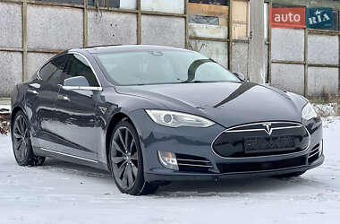 Ліфтбек Tesla Model S 2015 в Валках