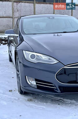 Ліфтбек Tesla Model S 2015 в Валках