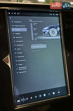 Лифтбек Tesla Model S 2015 в 