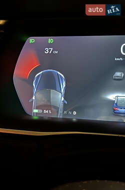 Лифтбек Tesla Model S 2015 в 