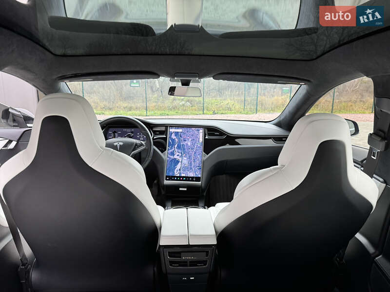 Ліфтбек Tesla Model S 2019 в Стрию