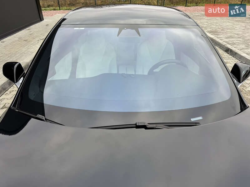 Ліфтбек Tesla Model S 2019 в Стрию