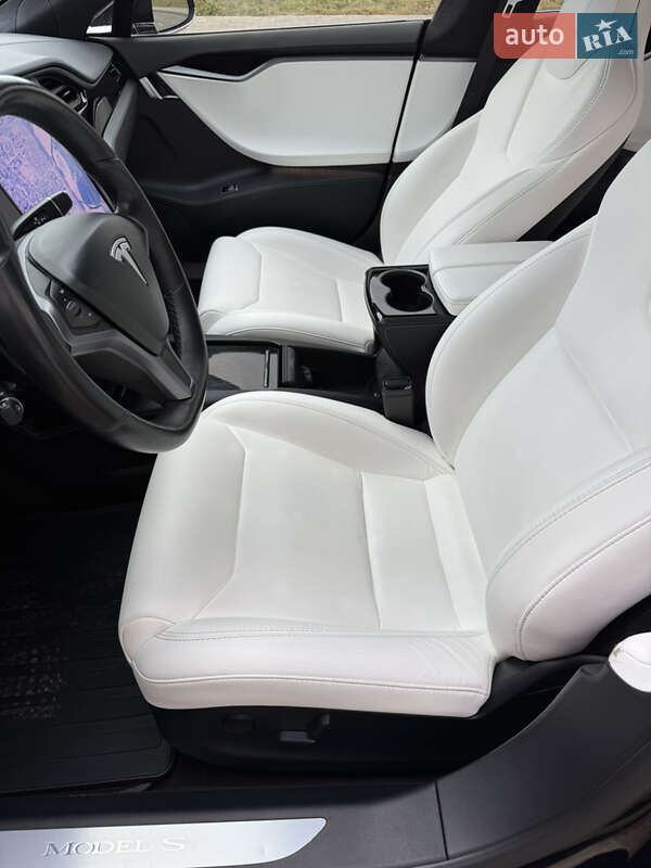 Ліфтбек Tesla Model S 2019 в Стрию
