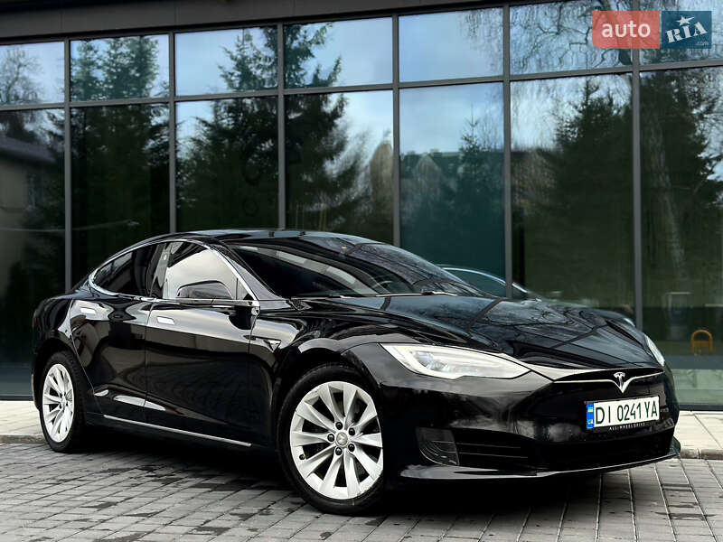 Лифтбек Tesla Model S 2017 в Львове