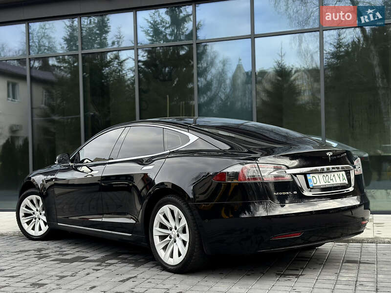 Лифтбек Tesla Model S 2017 в Львове