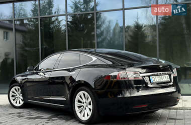 Лифтбек Tesla Model S 2017 в Львове