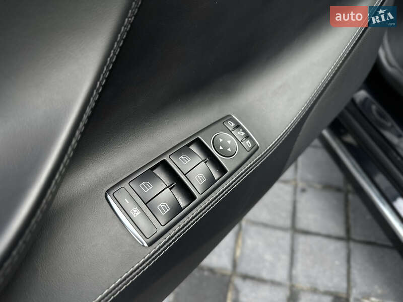 Лифтбек Tesla Model S 2017 в Львове
