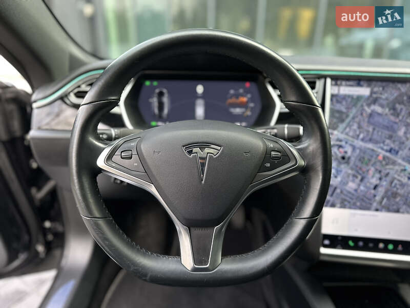 Лифтбек Tesla Model S 2017 в Львове