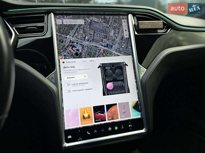 Лифтбек Tesla Model S 2017 в Львове