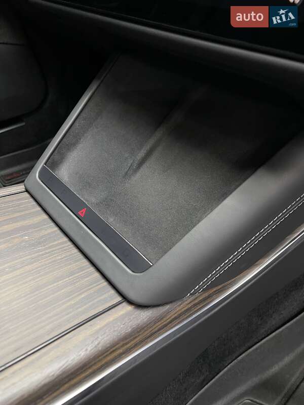 Лифтбек Tesla Model S 2022 в Виннице