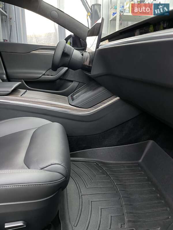 Лифтбек Tesla Model S 2022 в Виннице