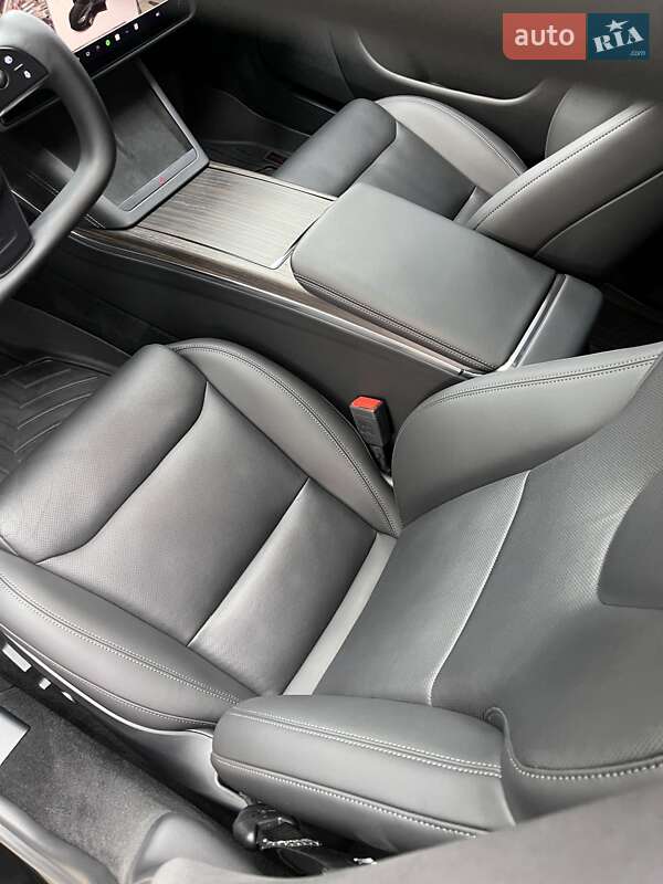 Лифтбек Tesla Model S 2022 в Виннице