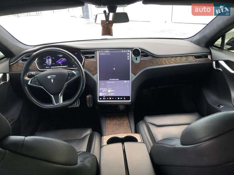 Ліфтбек Tesla Model S 2017 в Києві