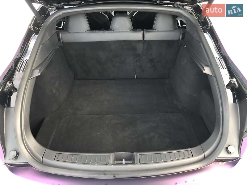 Ліфтбек Tesla Model S 2017 в Києві