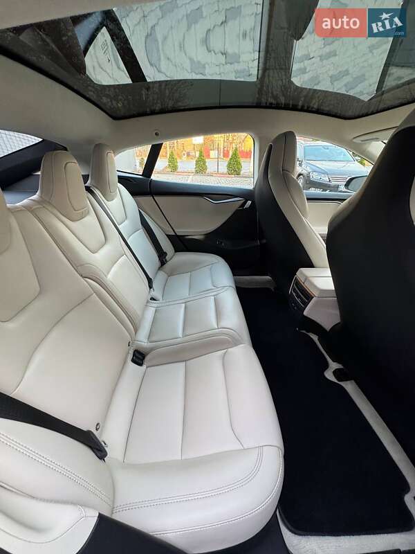 Лифтбек Tesla Model S 2019 в Тернополе