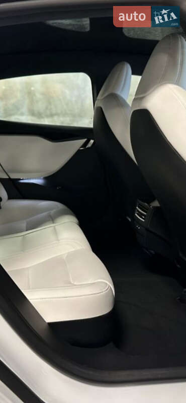 Лифтбек Tesla Model S 2020 в Львове