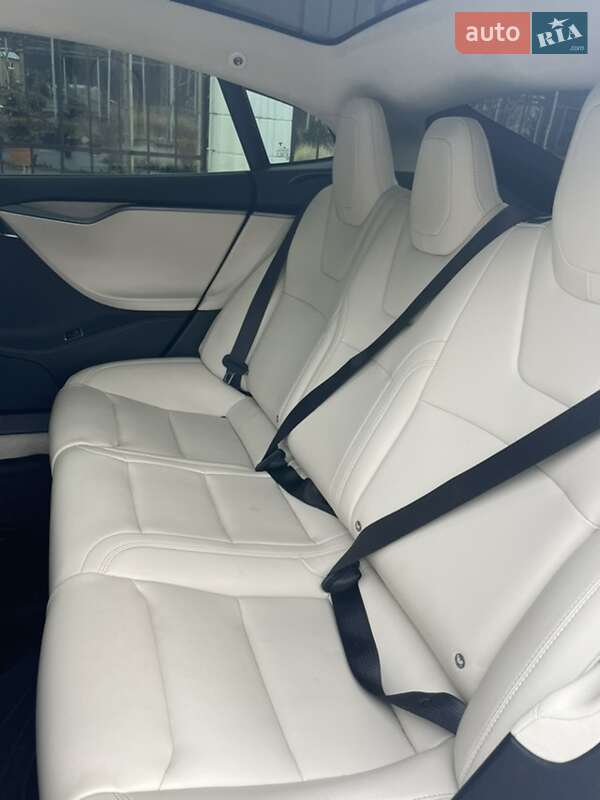 Лифтбек Tesla Model S 2018 в Виннице