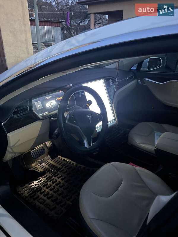 Лифтбек Tesla Model S 2014 в Ужгороде