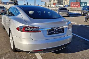 Лифтбек Tesla Model S 2015 в Киеве