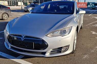 Лифтбек Tesla Model S 2015 в Киеве