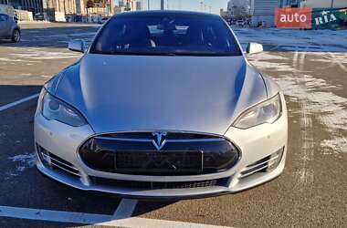 Лифтбек Tesla Model S 2015 в Киеве