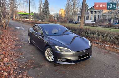 Ліфтбек Tesla Model S 2016 в Києві