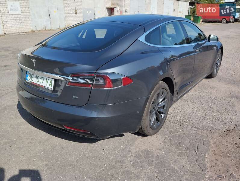 Ліфтбек Tesla Model S 2016 в Миколаєві