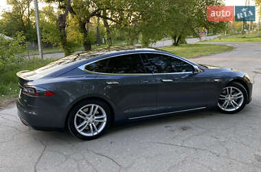 Лифтбек Tesla Model S 2015 в 