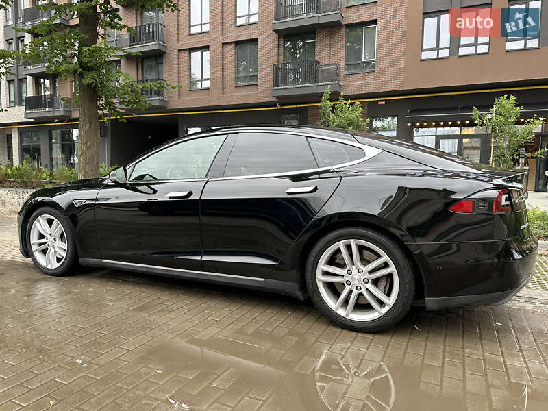 Tesla Model S 2015