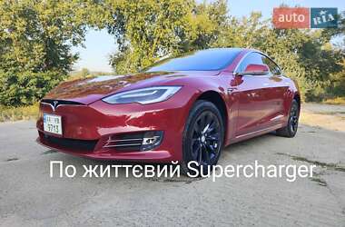 Лифтбек Tesla Model S 2016 в Киеве