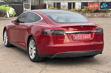 Лифтбек Tesla Model S 2015 в 