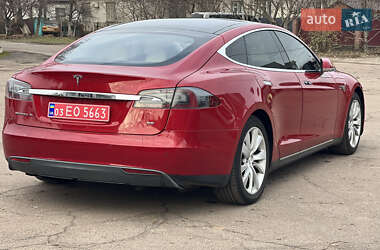 Лифтбек Tesla Model S 2015 в 