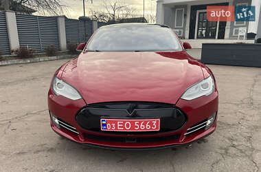 Лифтбек Tesla Model S 2015 в 