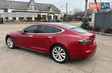 Лифтбек Tesla Model S 2015 в 