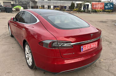 Лифтбек Tesla Model S 2015 в 