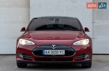 Ліфтбек Tesla Model S 2015 в Сарнах