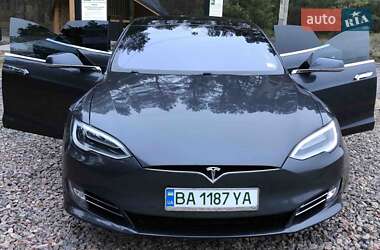 Ліфтбек Tesla Model S 2016 в Саврані