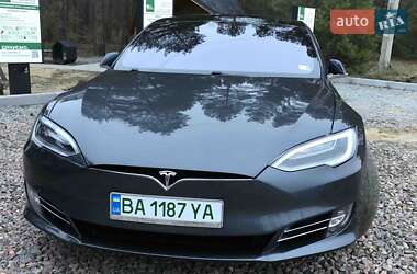 Ліфтбек Tesla Model S 2016 в Саврані