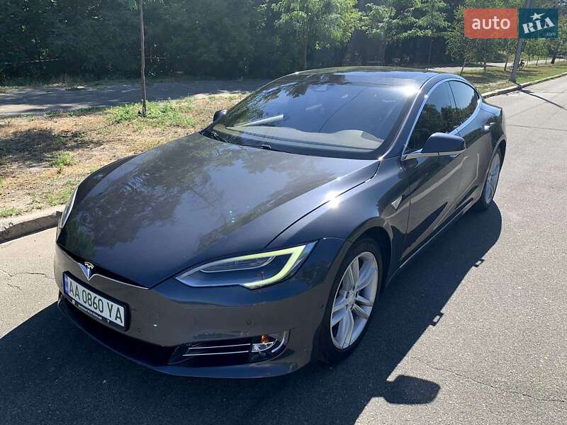 Лифтбек Tesla Model S 2016 в Киеве