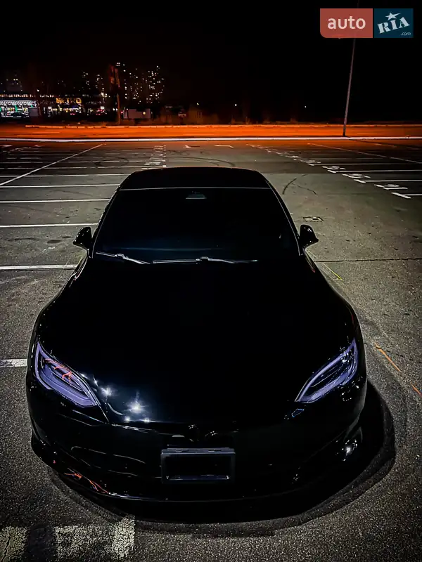 Лифтбек Tesla Model S 2018 в 