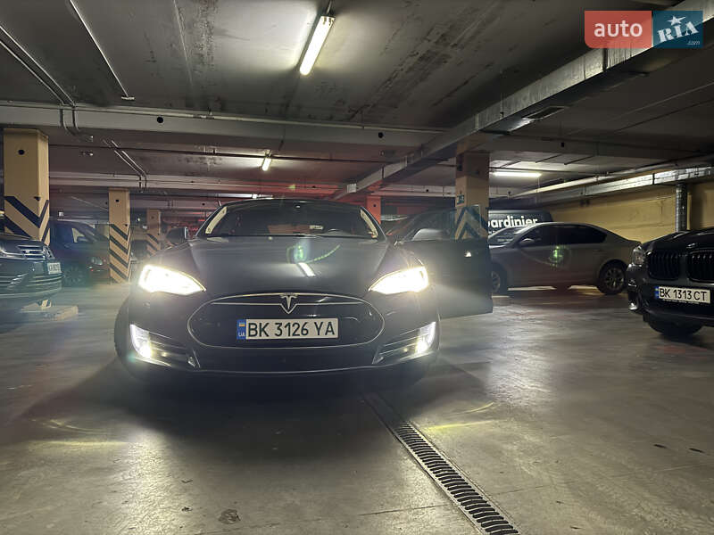 Лифтбек Tesla Model S 2014 в Ровно фото 2 Лифтбек Tesla Model S 2014 в Ровно
