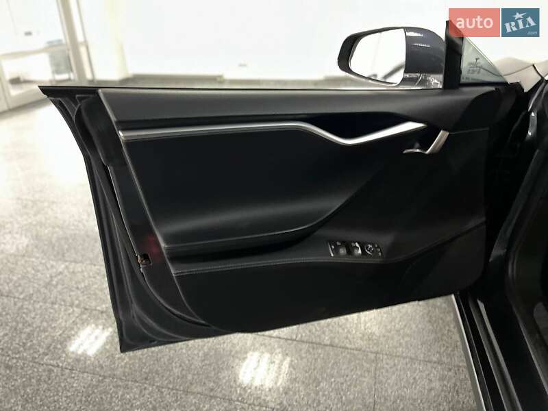 Ліфтбек Tesla Model S 2015 в Полтаві