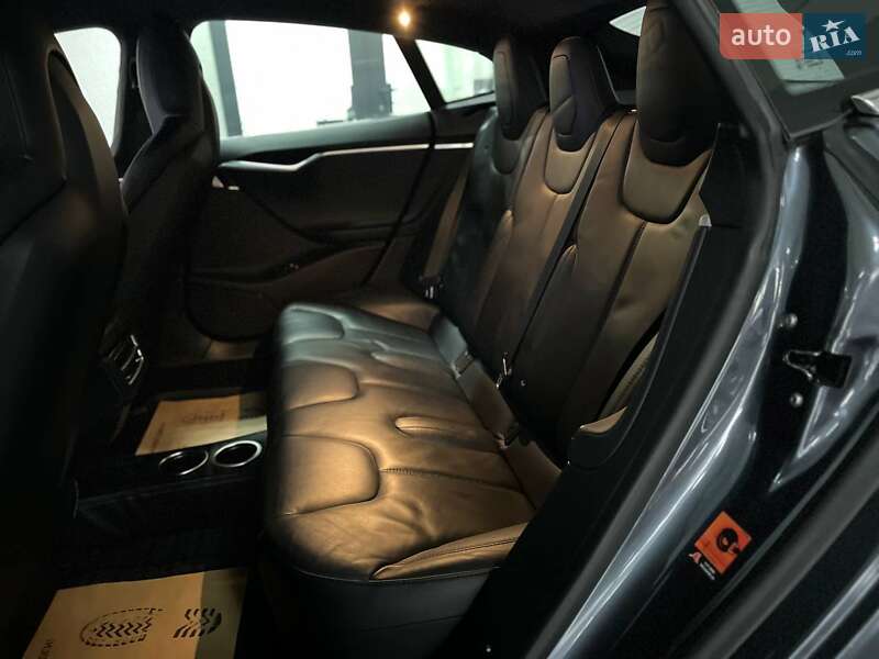 Ліфтбек Tesla Model S 2015 в Полтаві
