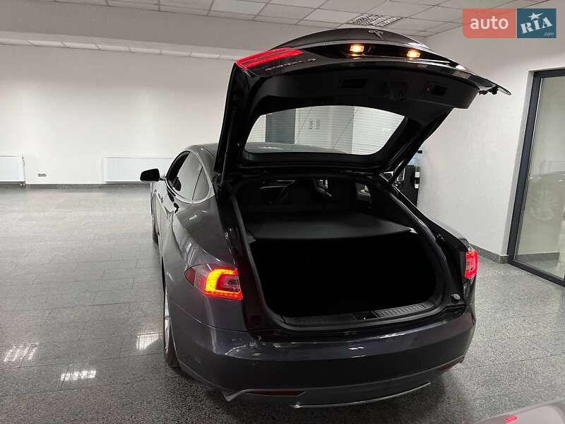 Ліфтбек Tesla Model S 2015 в Полтаві