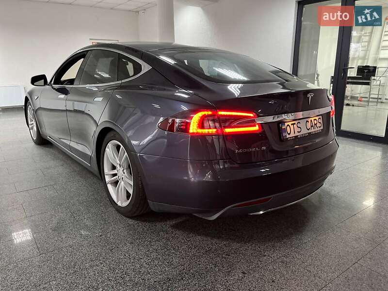 Ліфтбек Tesla Model S 2015 в Полтаві