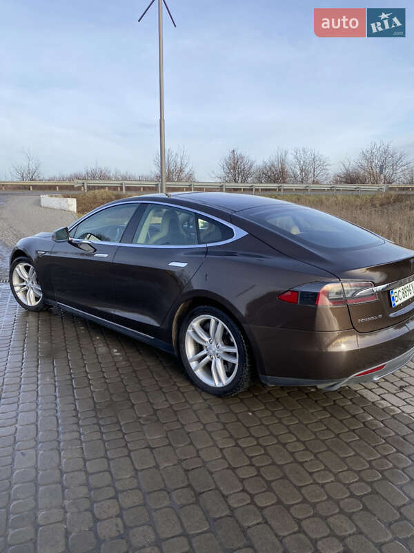Лифтбек Tesla Model S 2014 в Жовкве