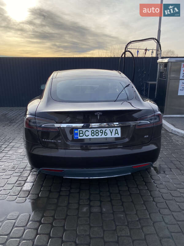 Лифтбек Tesla Model S 2014 в Жовкве